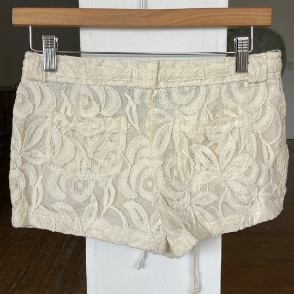 Ivory/cream lace short short - Picture 4 of 4